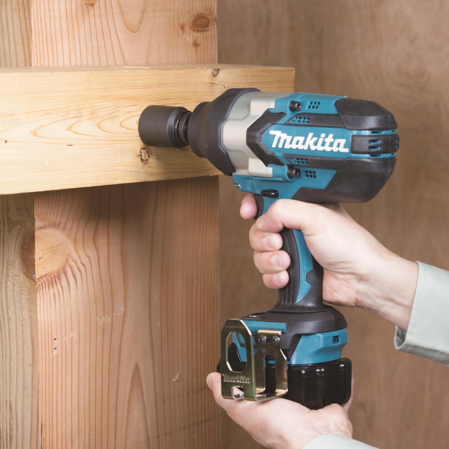 Makita DTW1002RTJ 18V Li-Ion LXT Brushless Impact Wrench Complete with 2 x 5.0 Ah Li-Ion Batteries and Charger Supplied in A Makpac Case