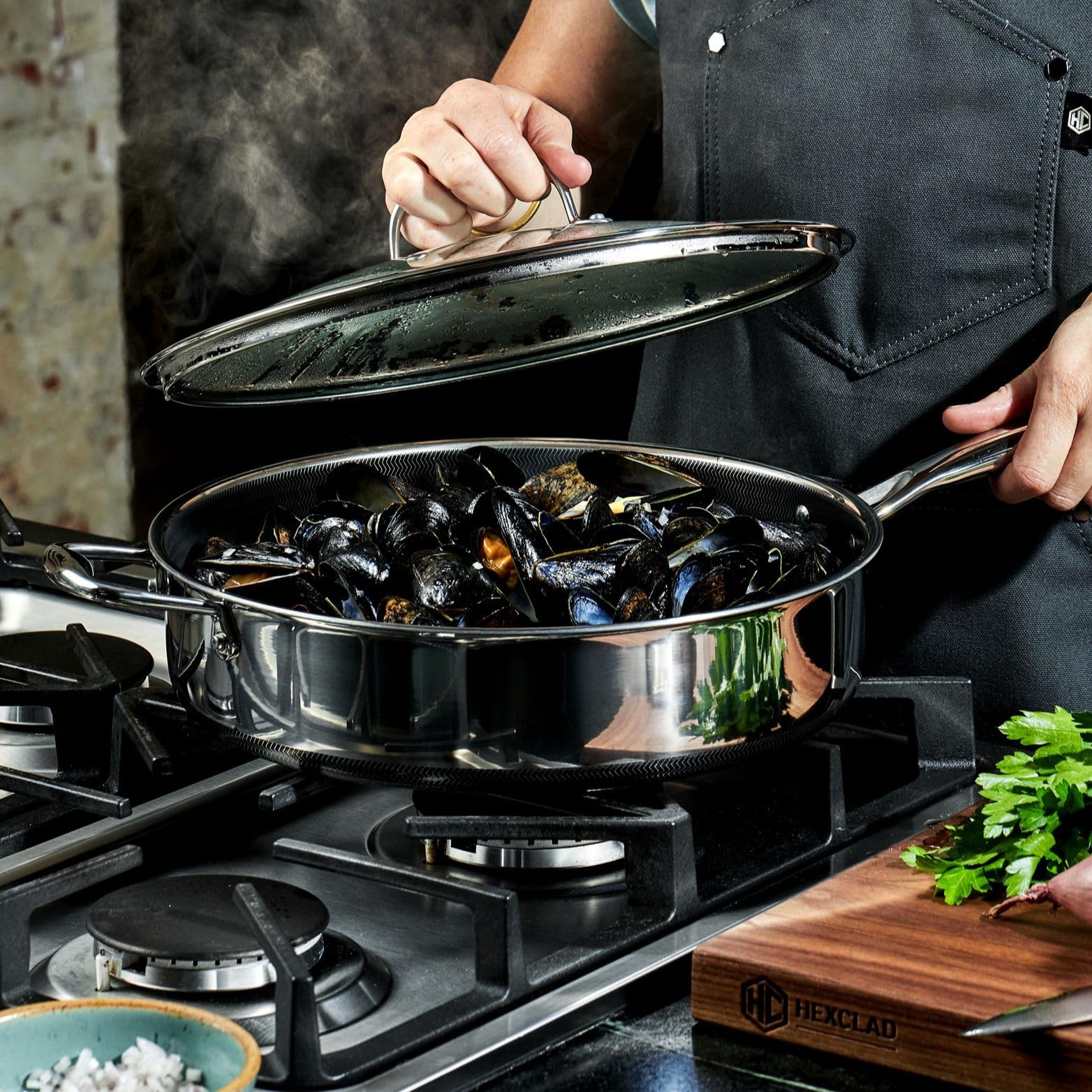 HexClad Hybrid Nonstick 5.5 Litre Deep Sauté Pan and Lid, Dishwasher and Oven-Safe, Compatible with All Cooktops