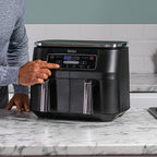 Ninja Foodi Dual Zone Digitale Heißluftfritteuse, 7,6L Airfryer, 2 Fächer, Antihaftbeschichtung, spülmaschinenfeste Körbe, 6-in-1, 4-6 Portionen, Schwarz AF300EU